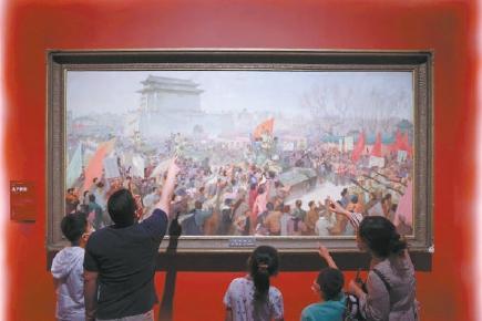 استقبال مردم از  نمایشگاه تاریخچه حزب کمونیست چین در آثار کلاسیک هنرهای زیبا_fororder_0Vbr7wDupy