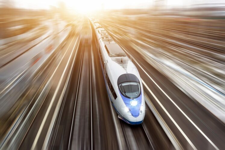 دعوت رئیس سابق مجلس نمایندگان ایالات متحده از همکاران خود برای تجربه سرعت 340 کیلومتری قطارهای سریع‎السیر چین_fororder_24542