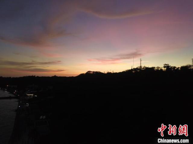 Pulau Weizhou Bermandikan Cahaya Senja_fororder_wx1