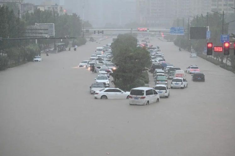 بارندگی بی سابقه در «هه نان» چین 25 کشته برجای گذاشت؛ افزایش سطح آماده باش نیروهای دفاع ملی_fororder_316035406