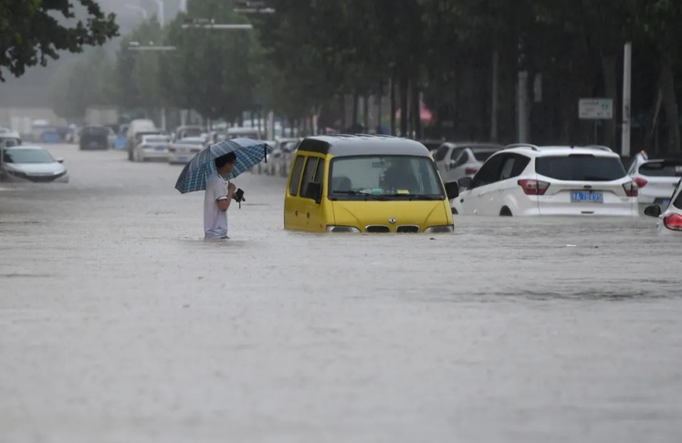 بارندگی بی سابقه در «هه نان» چین 25 کشته برجای گذاشت؛ افزایش سطح آماده باش نیروهای دفاع ملی_fororder_578580316