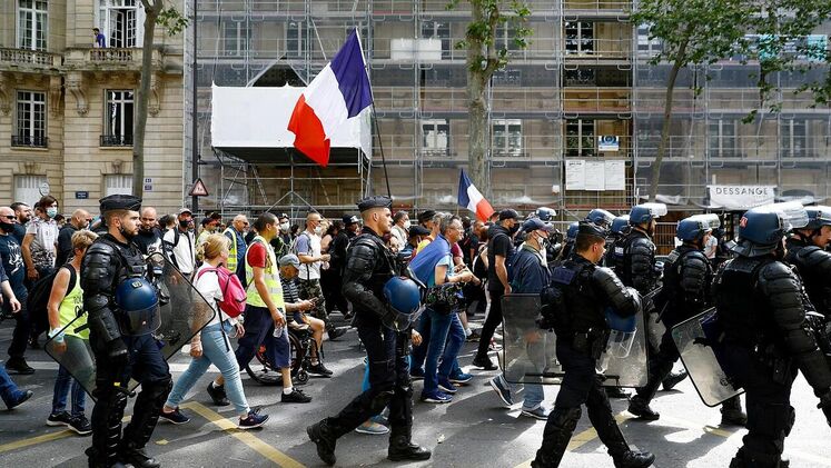 پاریسی‌های معترض بازهم به خیابان آمدند_fororder_169002490