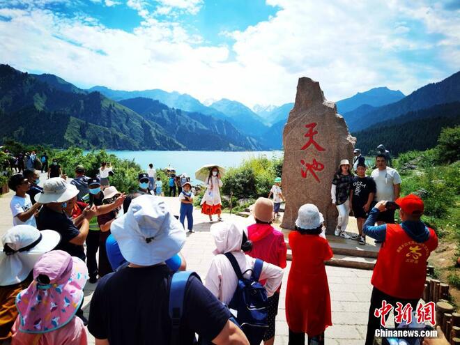 Gunung Tianshan Menggamit Pelancong_fororder_tiansh2