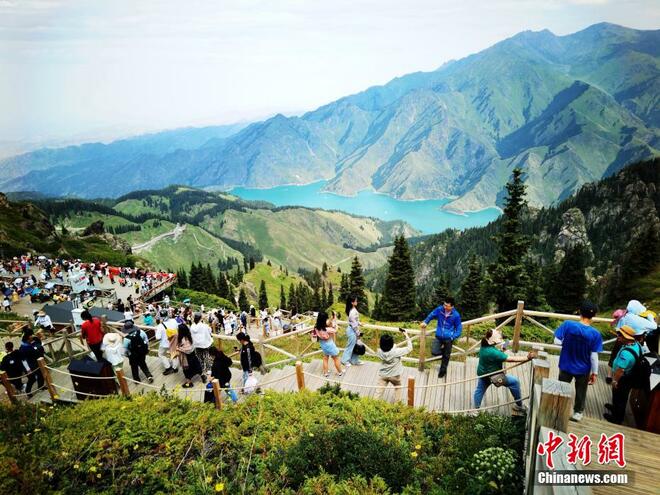 Gunung Tianshan Menggamit Pelancong_fororder_tiansh3
