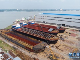 Industri Pembuatan Kapal di Pinggir Tasik Dongting