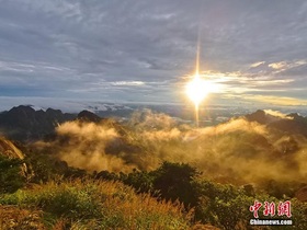 Gunung Huangshan Menawan Hati Sesudah Hujan