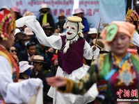 Nikmati Opera Tibet di Hadapan Istana Potala