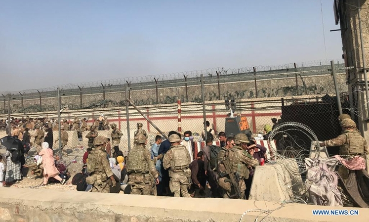 وزارت دفاع بریتانیا اعلام کرد که در جریان هرج و مرج در فرودگاه کابل 7 غیرنظامی افغان کشته شدند_fororder_5-4