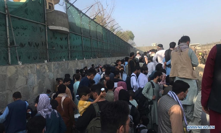 وزارت دفاع بریتانیا اعلام کرد که در جریان هرج و مرج در فرودگاه کابل 7 غیرنظامی افغان کشته شدند_fororder_5-2