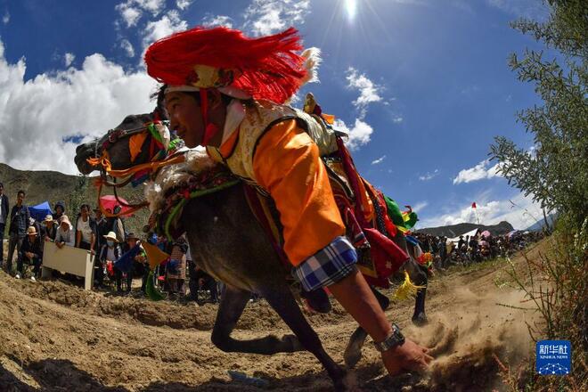 Perlumbaan Menunggang Kuda Di Tibet_fororder_333