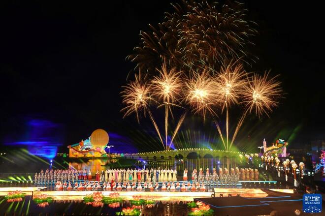 Pesta Lampu Festival Kuih Bulan Di Zhouzhuang_fororder_中秋1