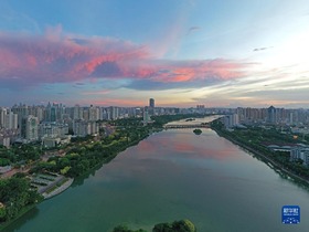 Guangxi Bermandikan Cahaya Keemasan Waktu Senja