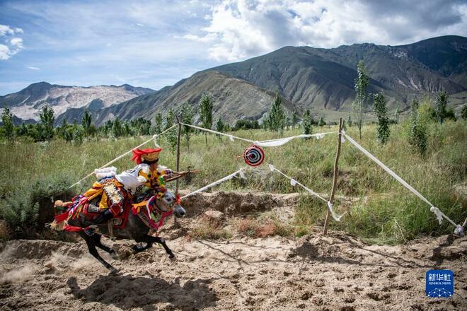Perlumbaan Menunggang Kuda Di Tibet_fororder_111