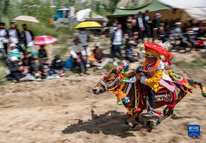 Perlumbaan Menunggang Kuda Di Tibet_fororder_444
