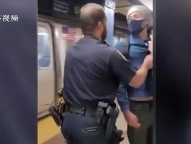 پلیس بدون ماسک مسافر با ماسک را از ایستگاه مترو بیرون راندا