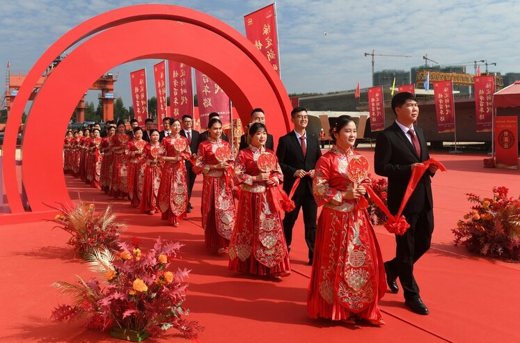 چندین نفر از کارکنان رده اول راه آهن چین، یک عروسی گروهی در گوانگشی برگزار کردند_fororder_5-1