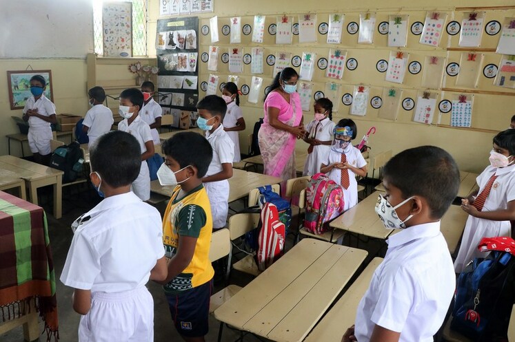 سریلانکا همزمان با کمتر شدن شیوع کووید-19 مدارس ابتدایی را بازگشایی می‌کند_fororder_5-1