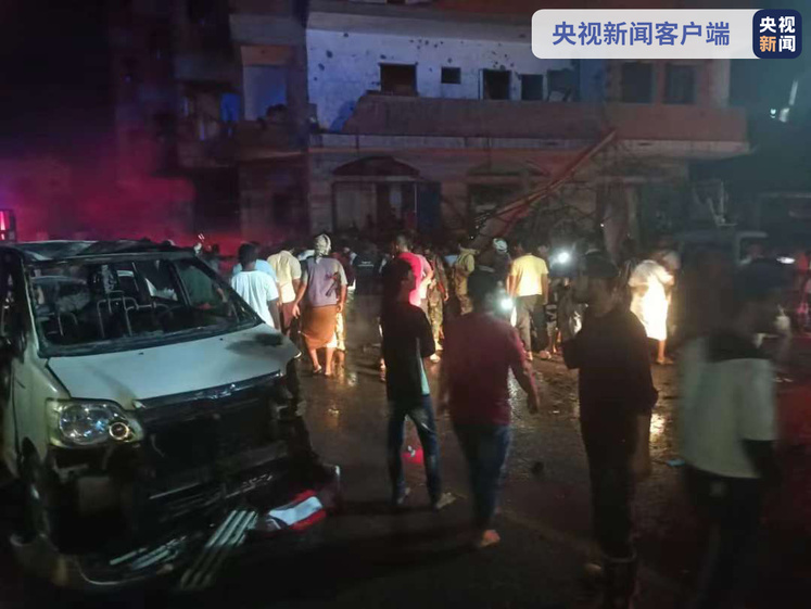 ۱۲ کشته در پی انفجار خودروی بمب‌گذاری شده در نزدیکی فرودگاه عدن_fororder_f08e0c0b4cf06413238929afbdf0faf9