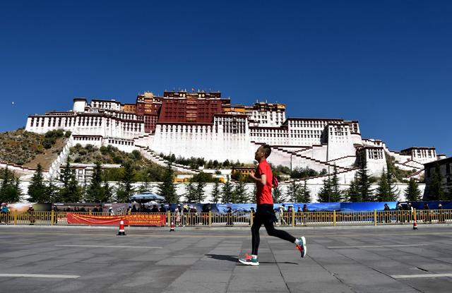 مسابقه‌ای نفس‌گیر در تبت؛ 3 هزار نفر در ارتفاع 3600 متری از سطح دریا دویدند_fororder_ac6eddc451da81cba02212b70741971f082431b0