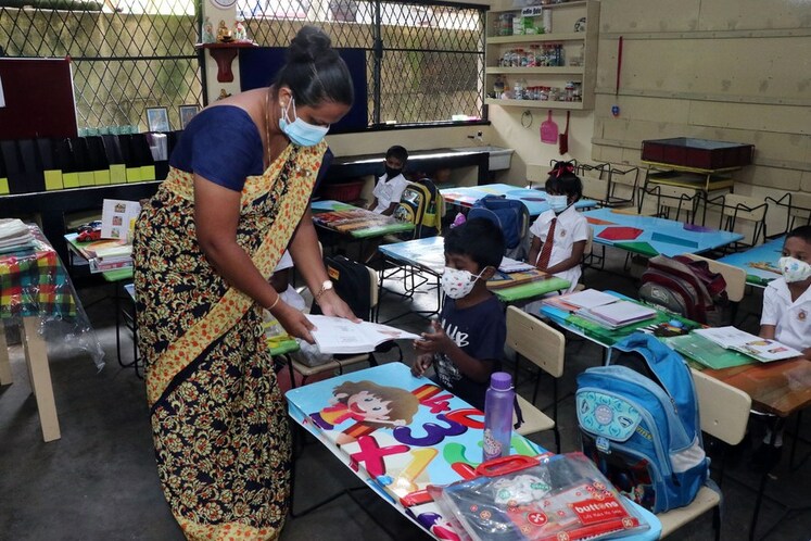 سریلانکا همزمان با کمتر شدن شیوع کووید-19 مدارس ابتدایی را بازگشایی می‌کند_fororder_5-4