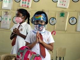 سریلانکا همزمان با کمتر شدن شیوع کووید-19 مدارس ابتدایی را بازگشایی می‌کند