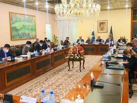 وزیر خارجه پاکستان: افغانستان در آستانه فروپاشی اقتصادی است و به کمک های اقتصادی اضطراری نیاز داردا