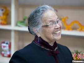 مادربزرگ هنرمند چینی چگونه به همسایگان برای افزایش درآمد کمک می‌کند؟ا