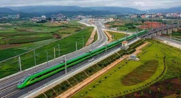 Хятад-Лаосын төмөр замын анхны галт тэрэгний жолоочид сэтгэгдлээ хуваалцав