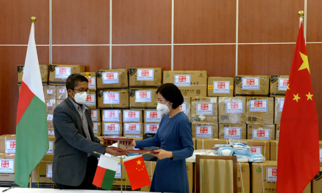 China Sumbangkan Peralatan Perubatan kepada Madagascar_fororder_madagaskar