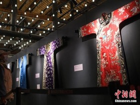 Pameran Budaya Pakaian dan Perhiasan Dinasti Qing