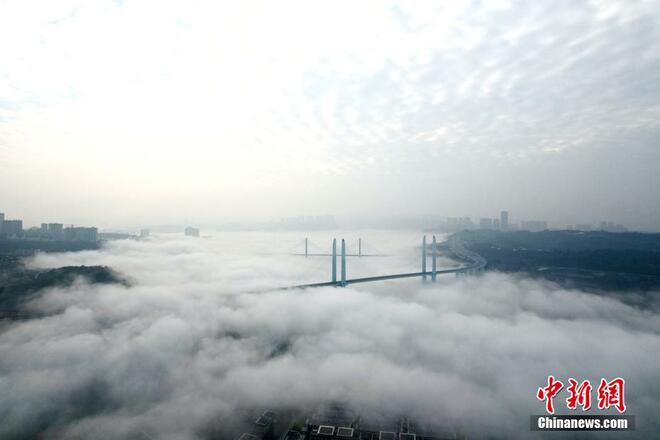 Chongqing Diselubungi Lautan Awan_fororder_jialing2
