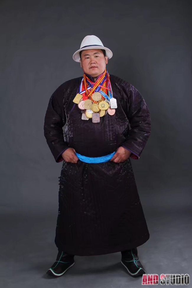 Өвөр Монголын өнөө цагийн хүчтэнүүд- Эрхэмбаатрын Чинзориг