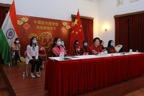 विदेशों में स्थित चीनी दूतावासों ने वसंत त्योहार की खुशियां मनायी_fororder_bi-3