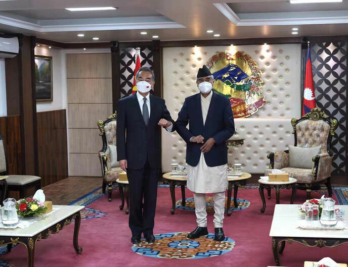 नेपाल के प्रधानमंत्री से मिले चीनी विदेश मंत्री_fororder_22]