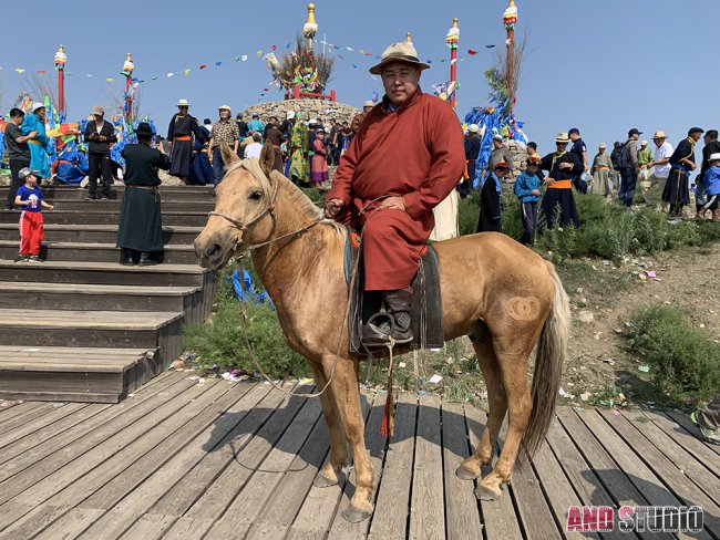 Өвөр Монголын өнөө цагийн хүчтэнүүд- Насанжаргалын Идэр