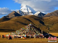 Pemandangan Sepanjang Jalan dari Lhasa ke Ali di Tibet