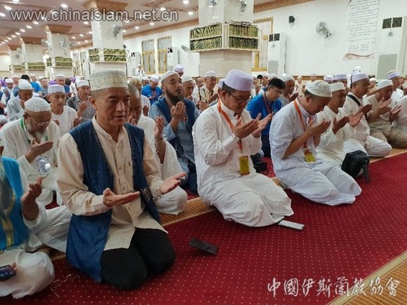 Jemaah Haji China Doakan Kesejahteraan Demi Tanah Air
